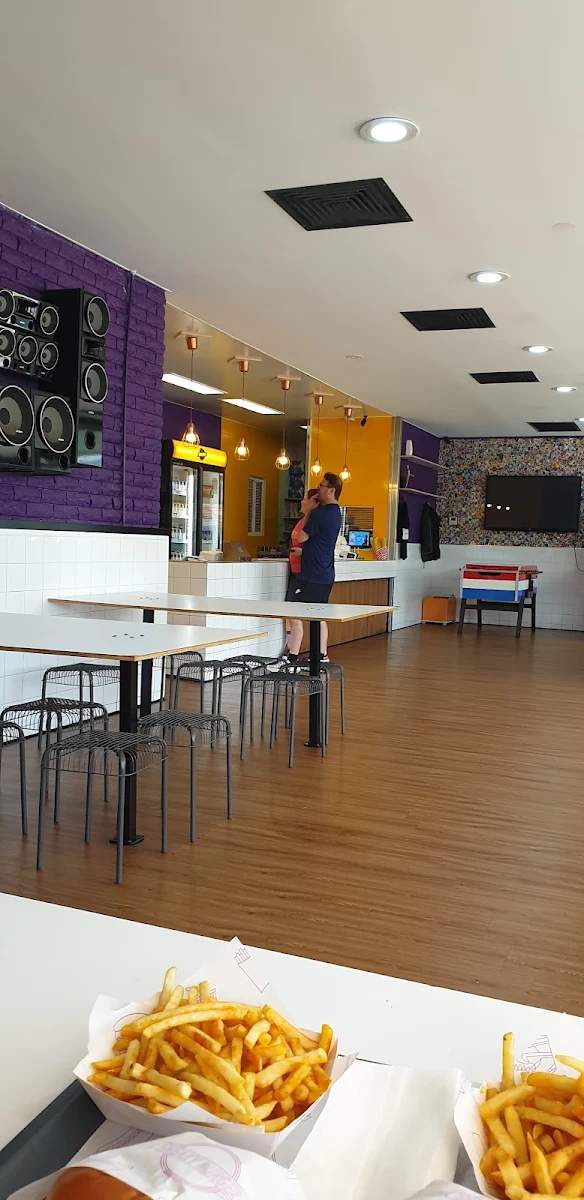 Vibe, Sneaky Burger Albion Park