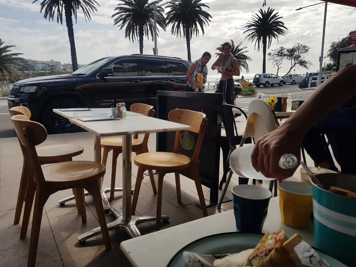 Vibe, Jenny's Cafe