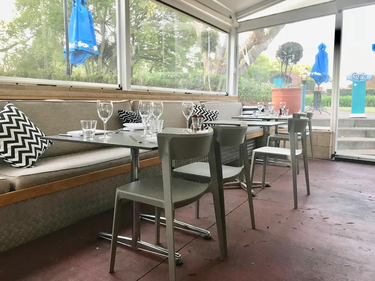 Vibe, Gip's Restaurant