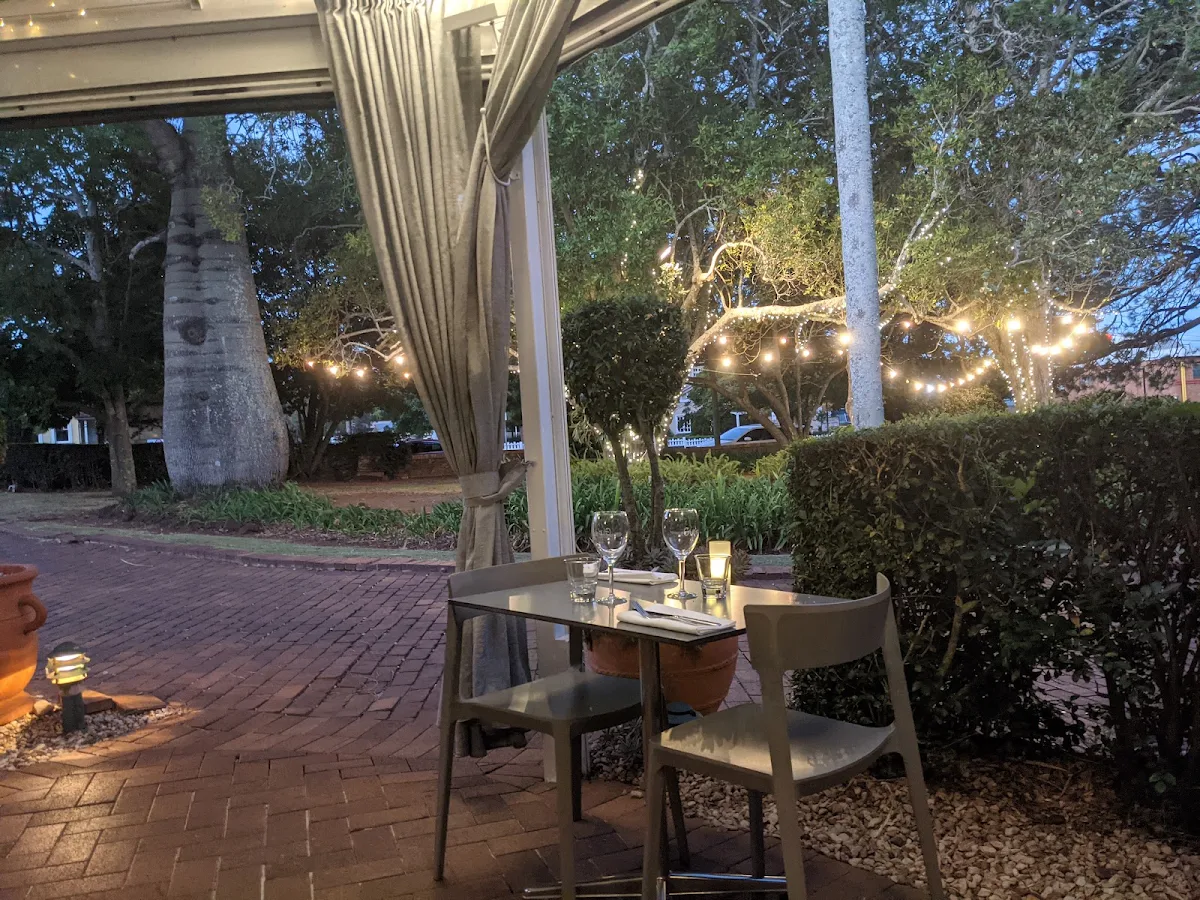 Vibe, Gip's Restaurant