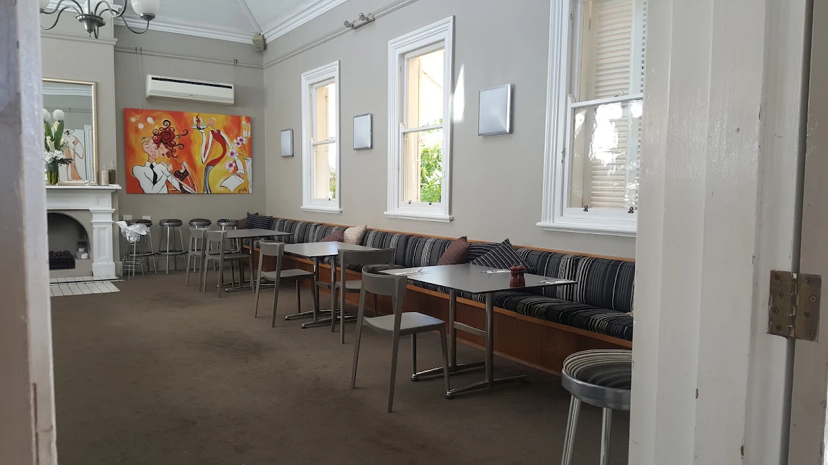 Vibe, Gip's Restaurant