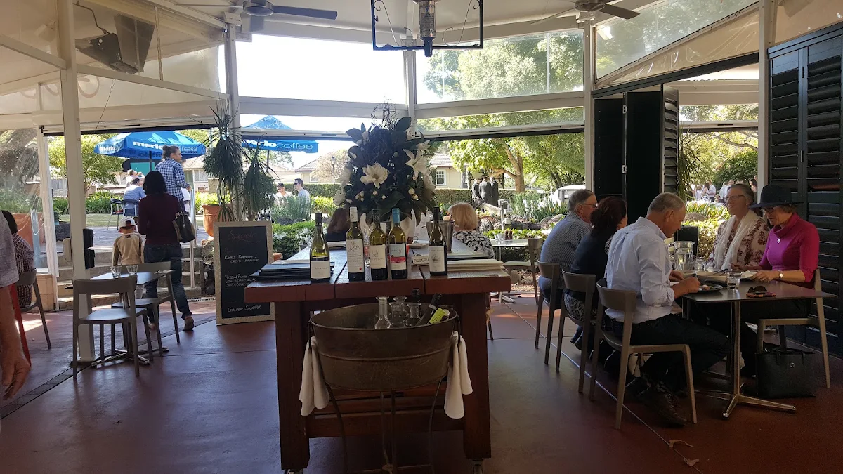 Vibe, Gip's Restaurant