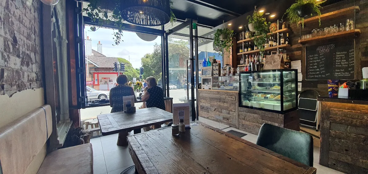 Vibe, Meidy's Cafe