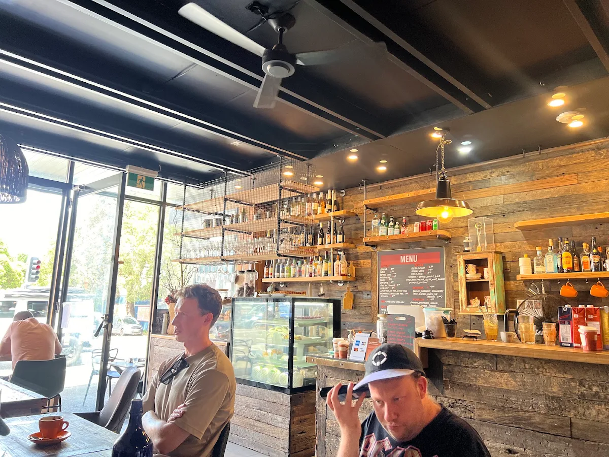 Vibe, Meidy's Cafe