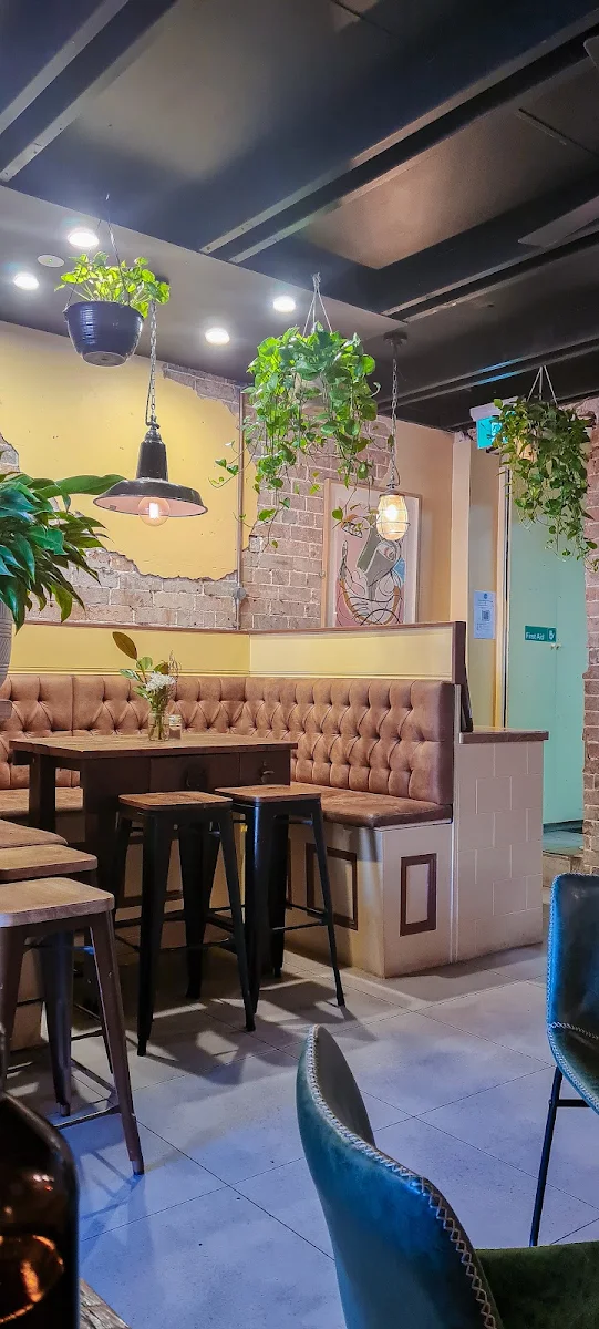 Vibe, Meidy's Cafe