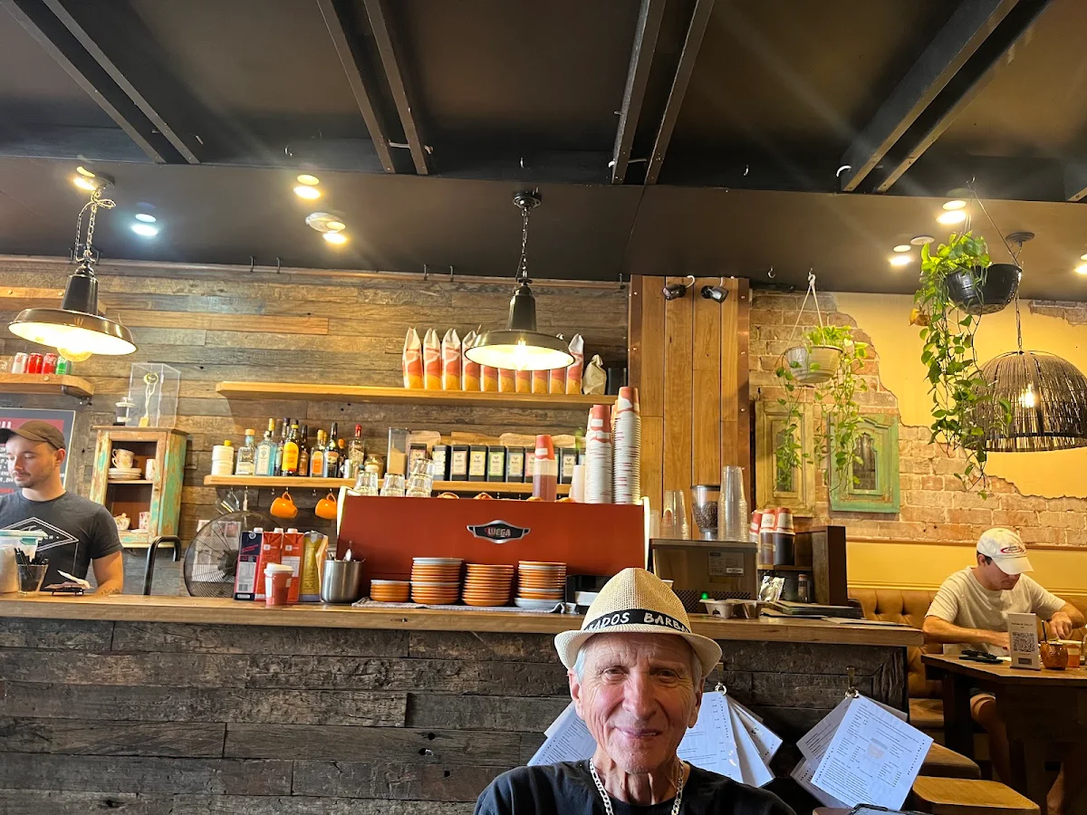 Vibe, Meidy's Cafe