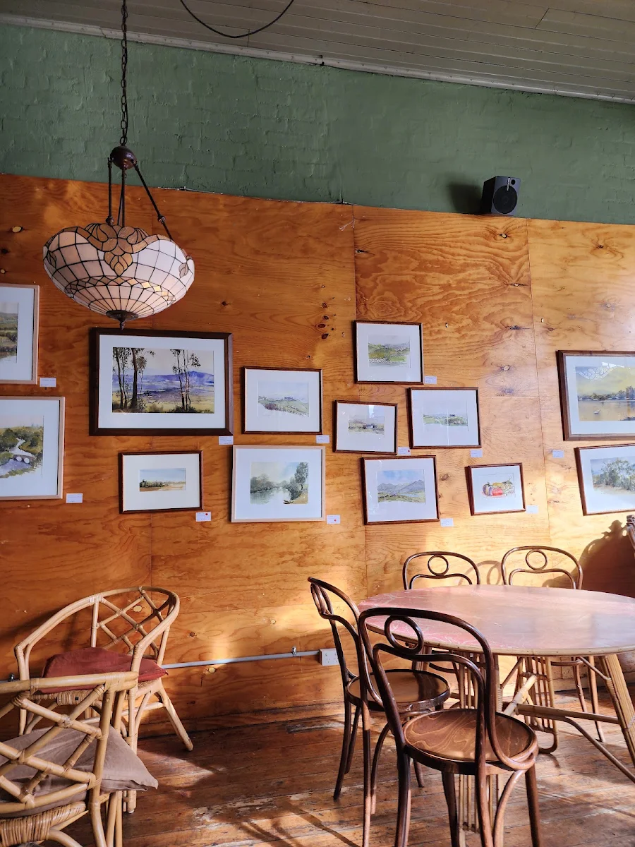 Vibe, Tin Pot Cafe