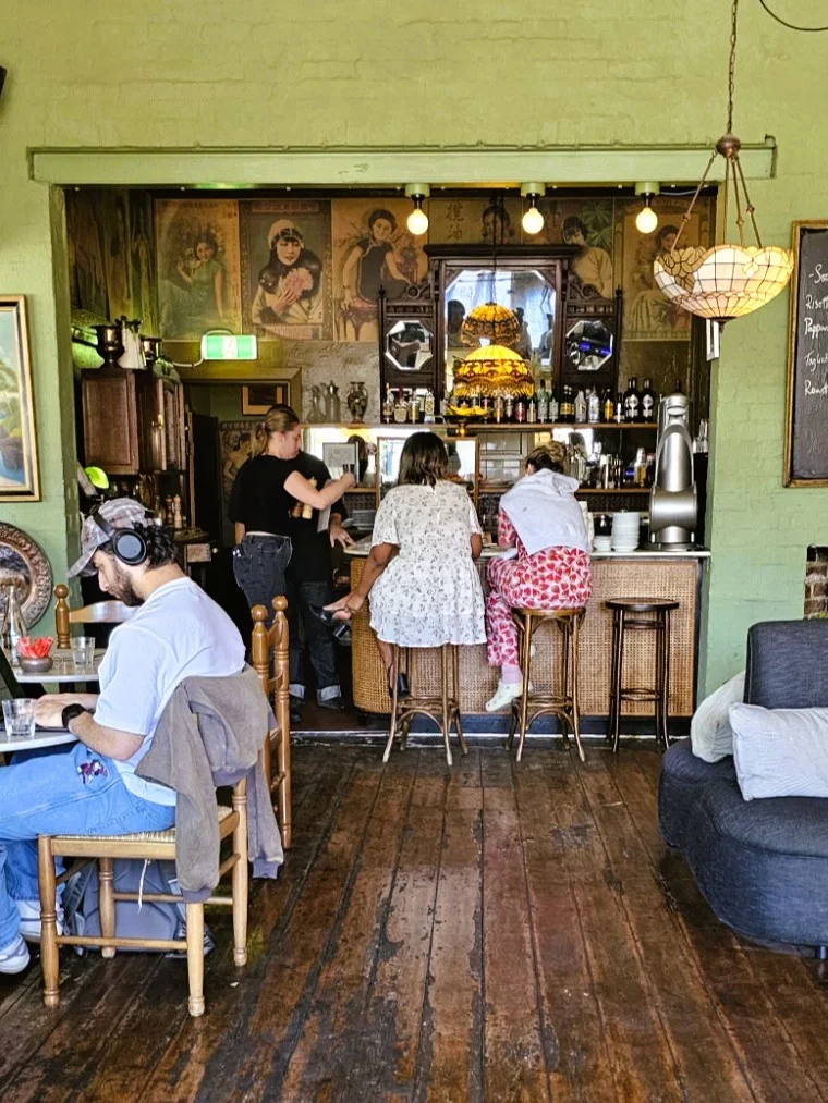 Vibe, Tin Pot Cafe