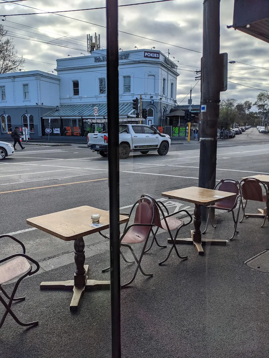 Vibe, Tin Pot Cafe