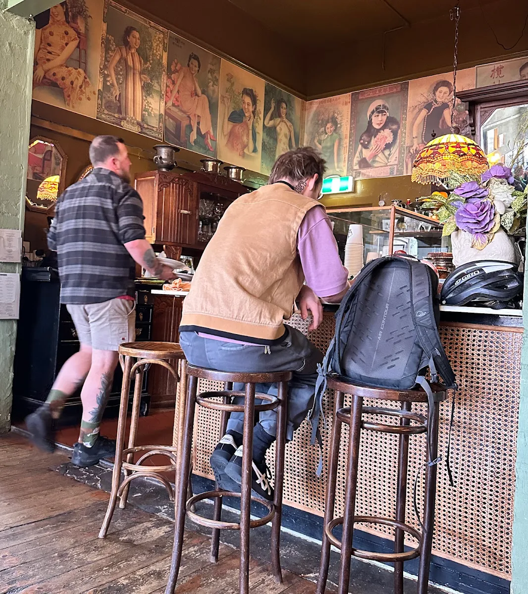 Vibe, Tin Pot Cafe