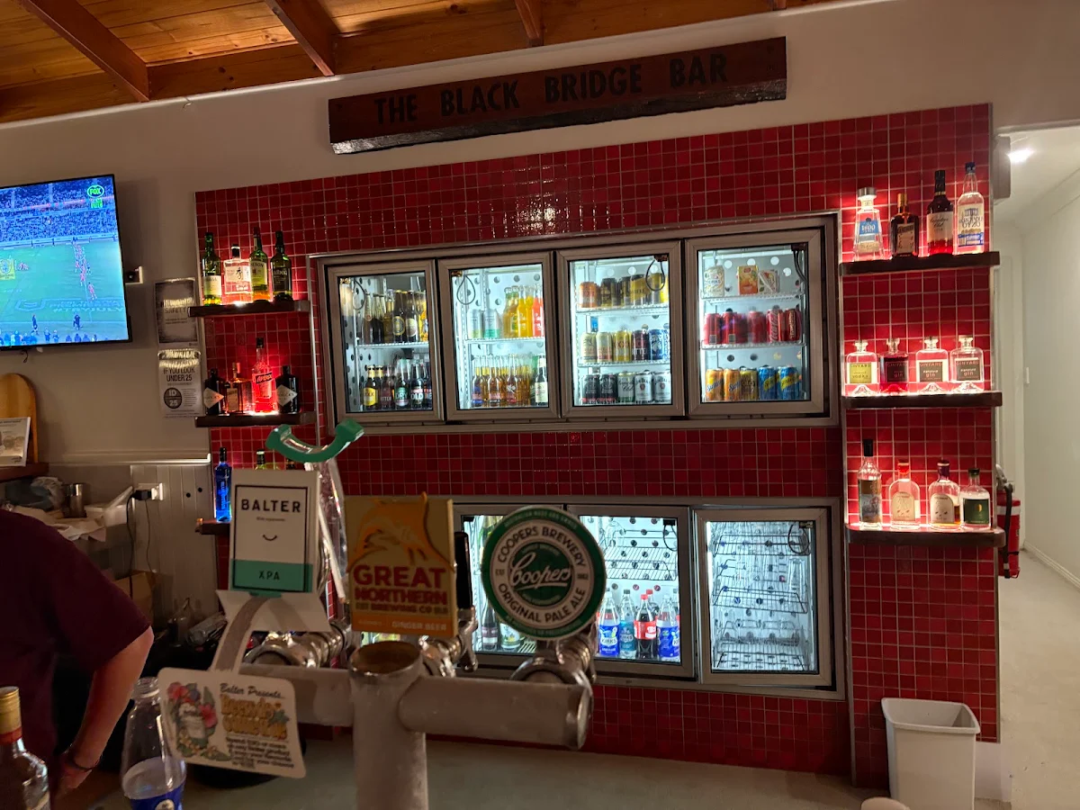 Vibe, Ballandean Pub & Motel