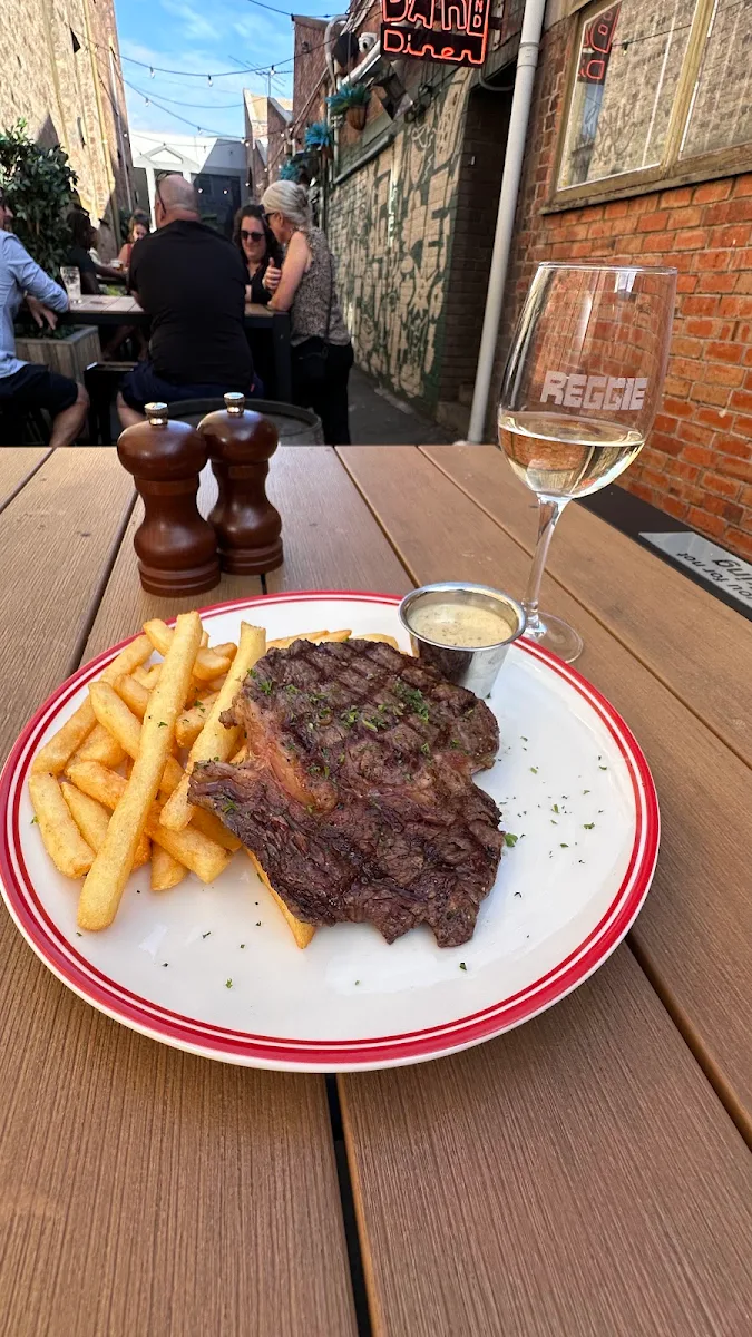 Food & drink, Reggie