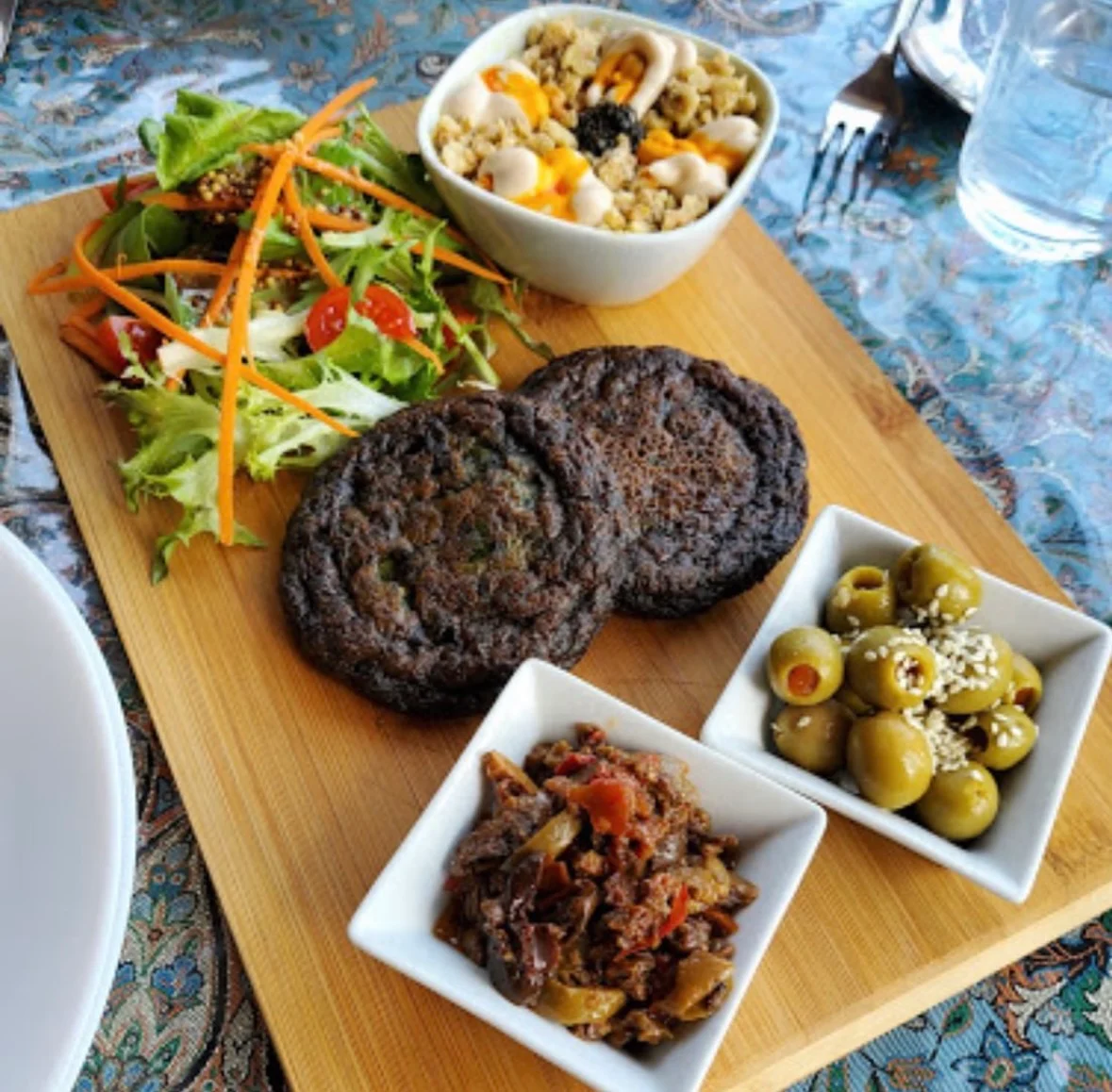 Food & drink, Lezizz Restaurant