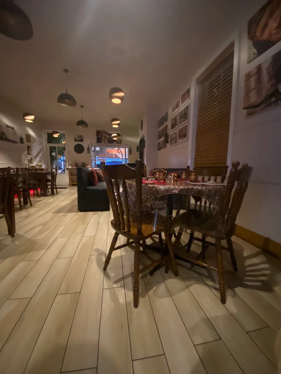 Vibe, Lezizz Restaurant