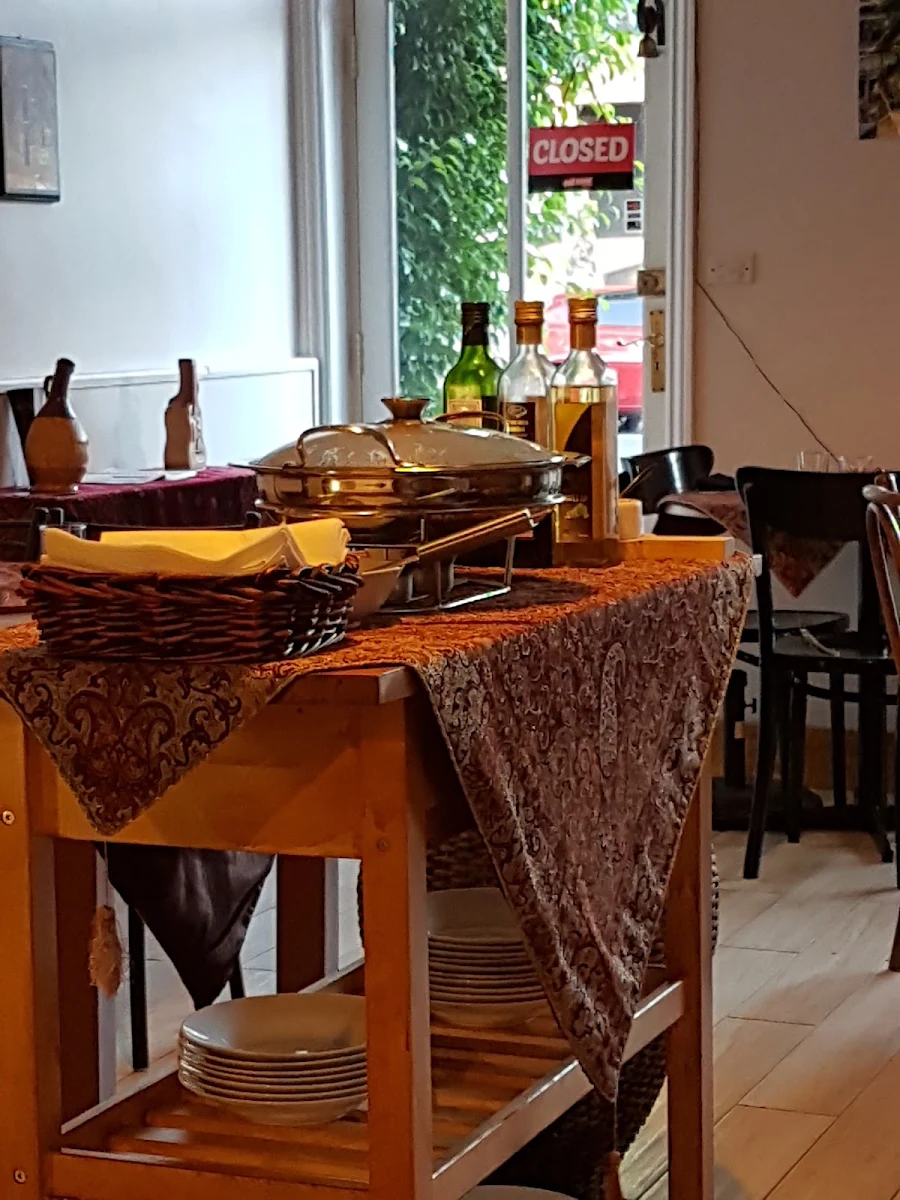 Vibe, Lezizz Restaurant