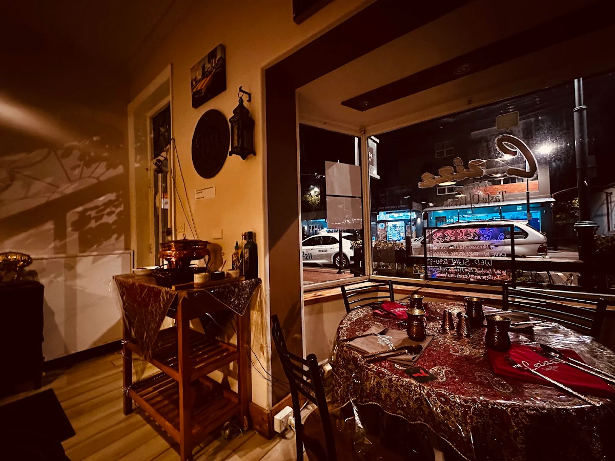 Vibe, Lezizz Restaurant
