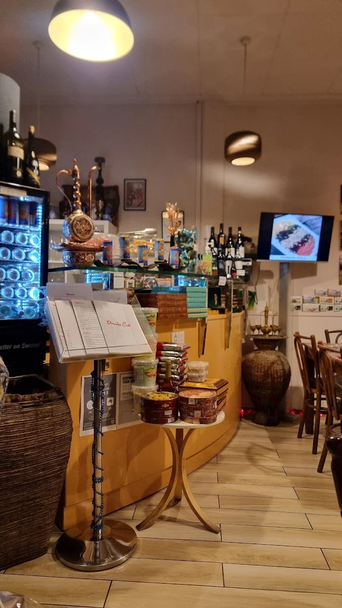 Vibe, Lezizz Restaurant