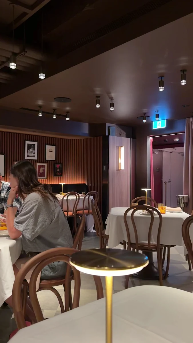 Vibe, Osteria Luna