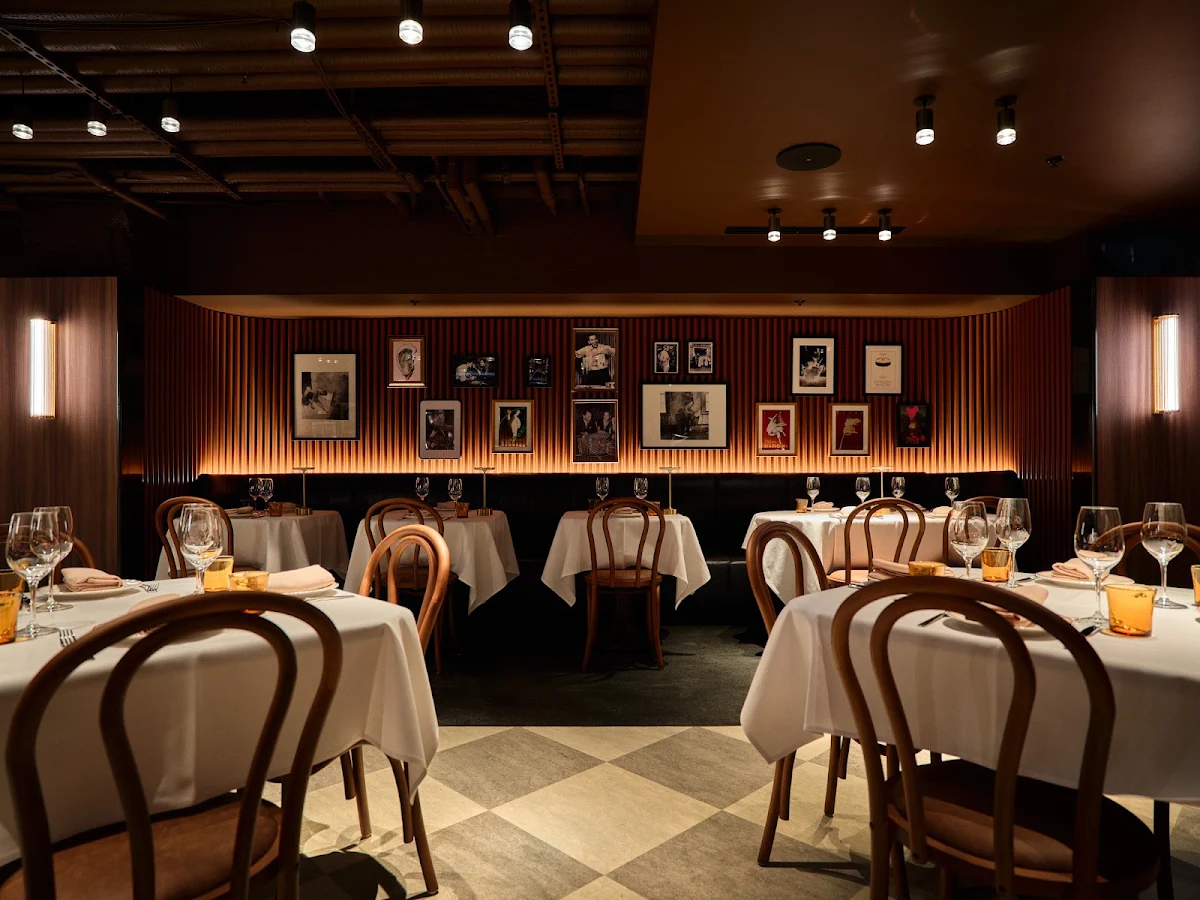 Vibe, Osteria Luna