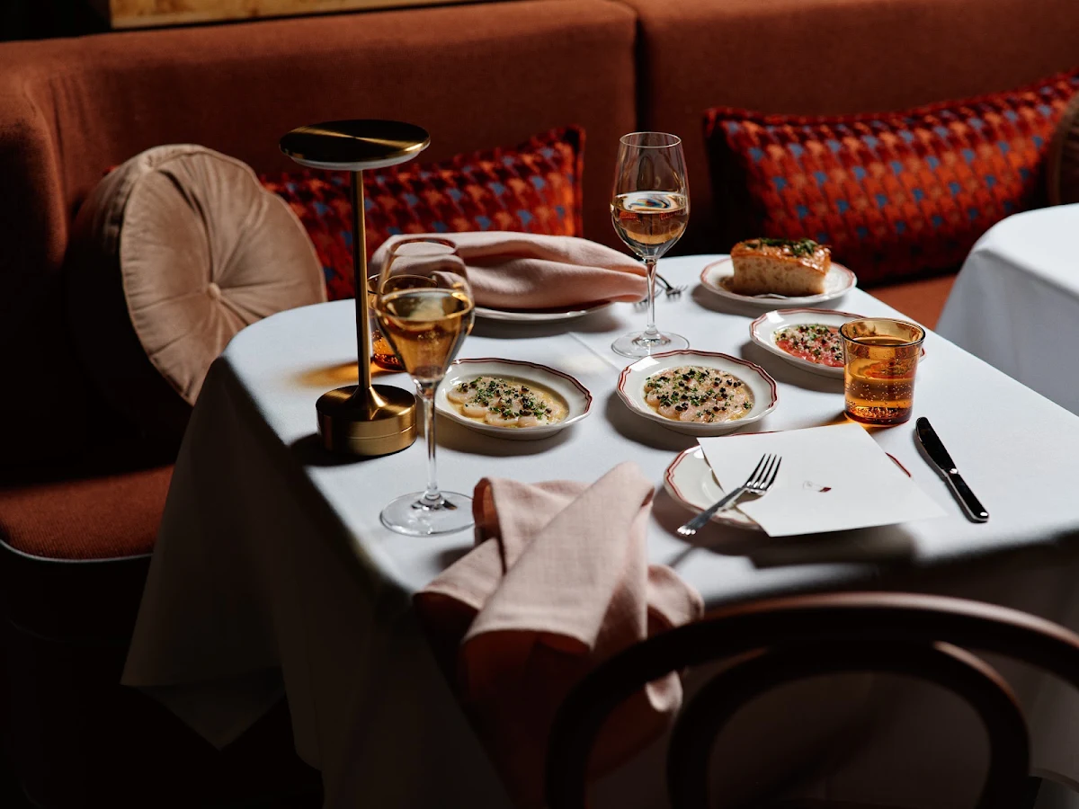 Vibe, Osteria Luna