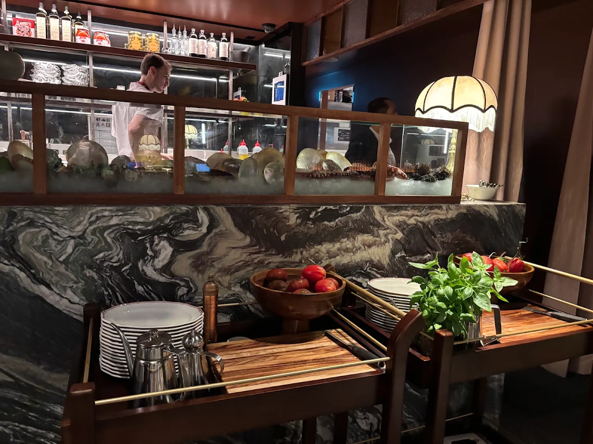 Vibe, Osteria Luna