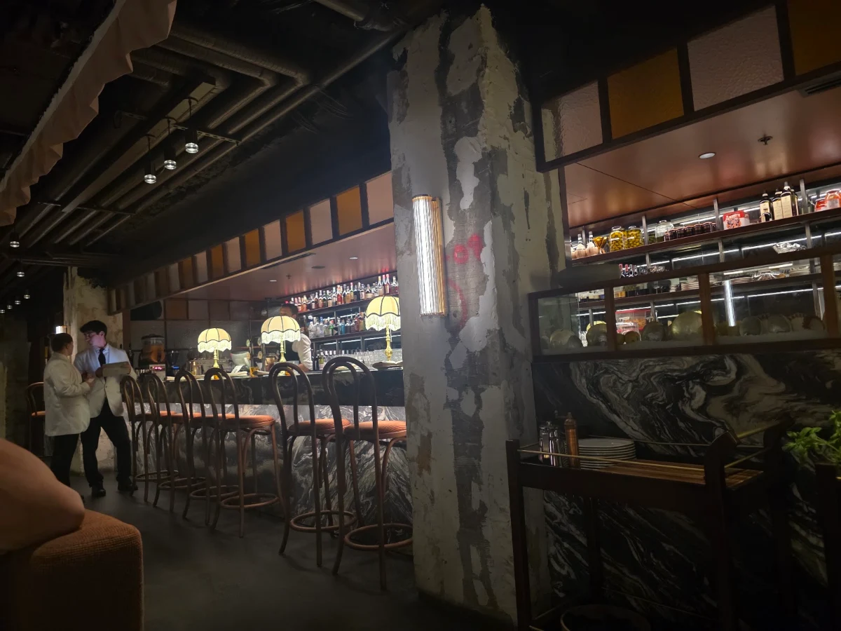 Vibe, Osteria Luna