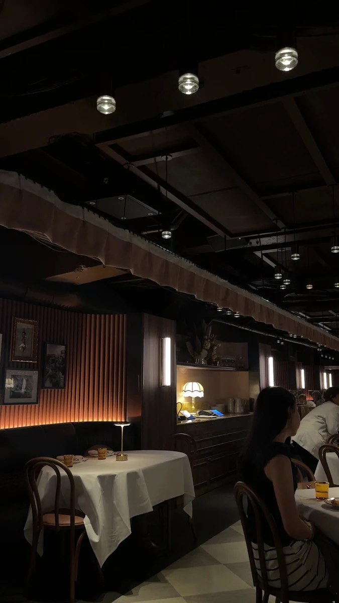Vibe, Osteria Luna
