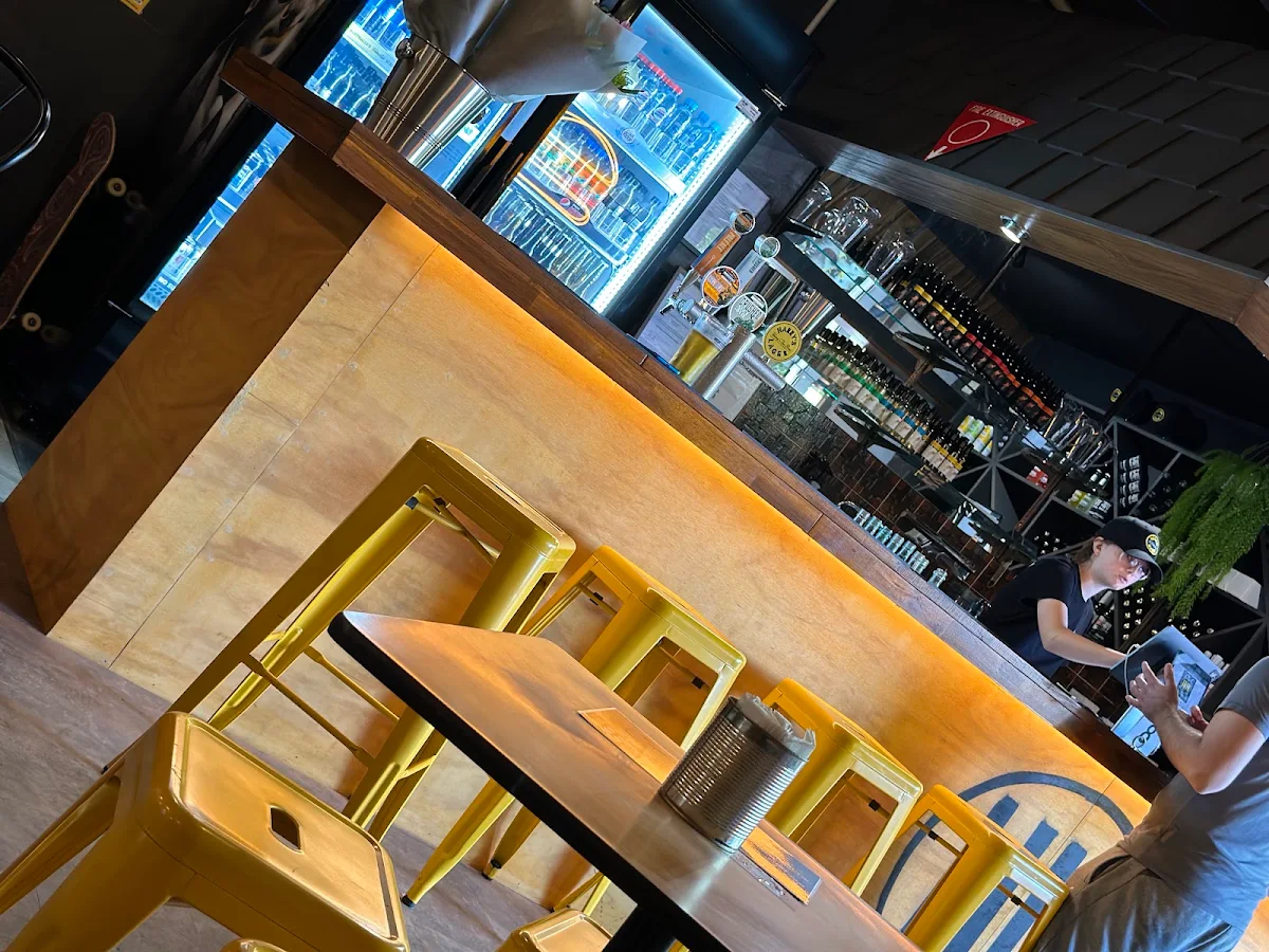 Vibe, Hello Harry The Burger Joint (Dickson)
