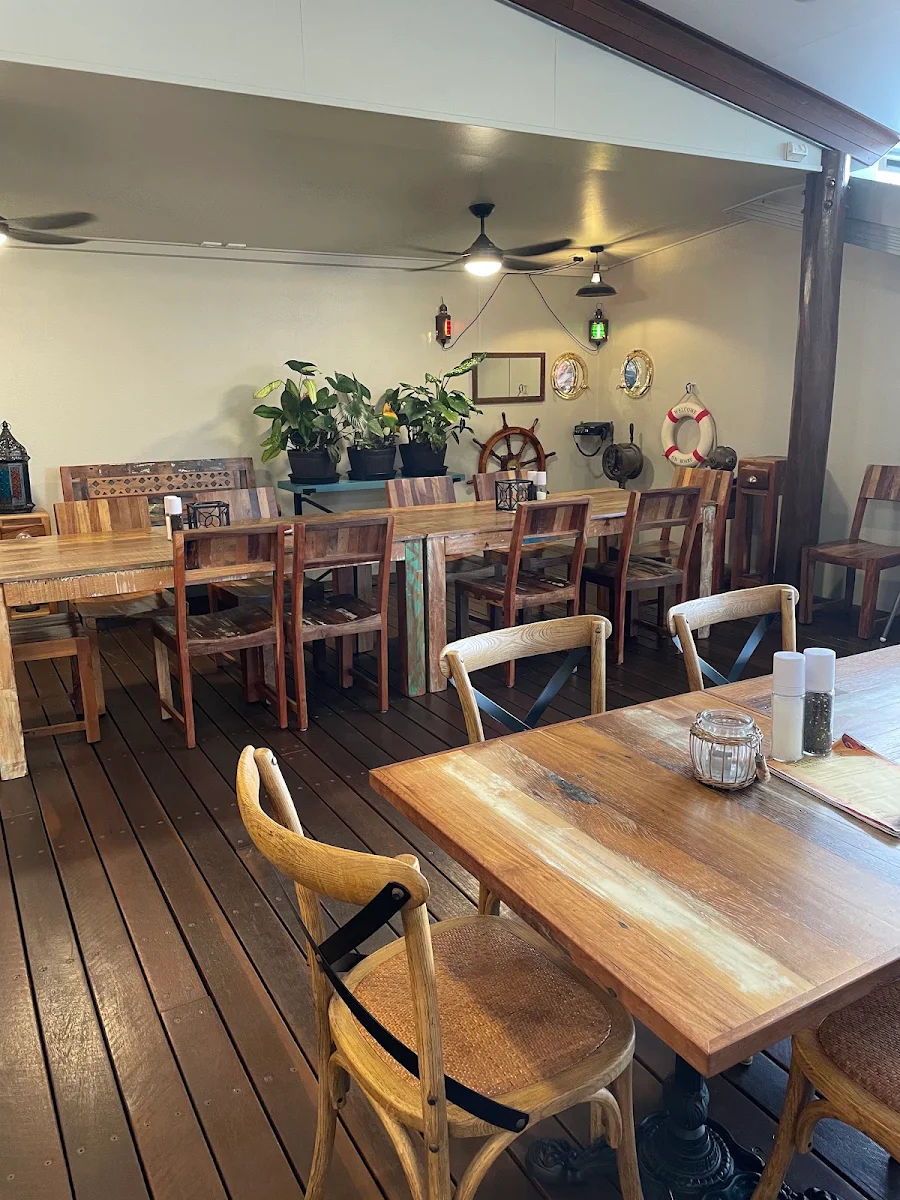 Vibe, Shipwreck Bar and Cafe