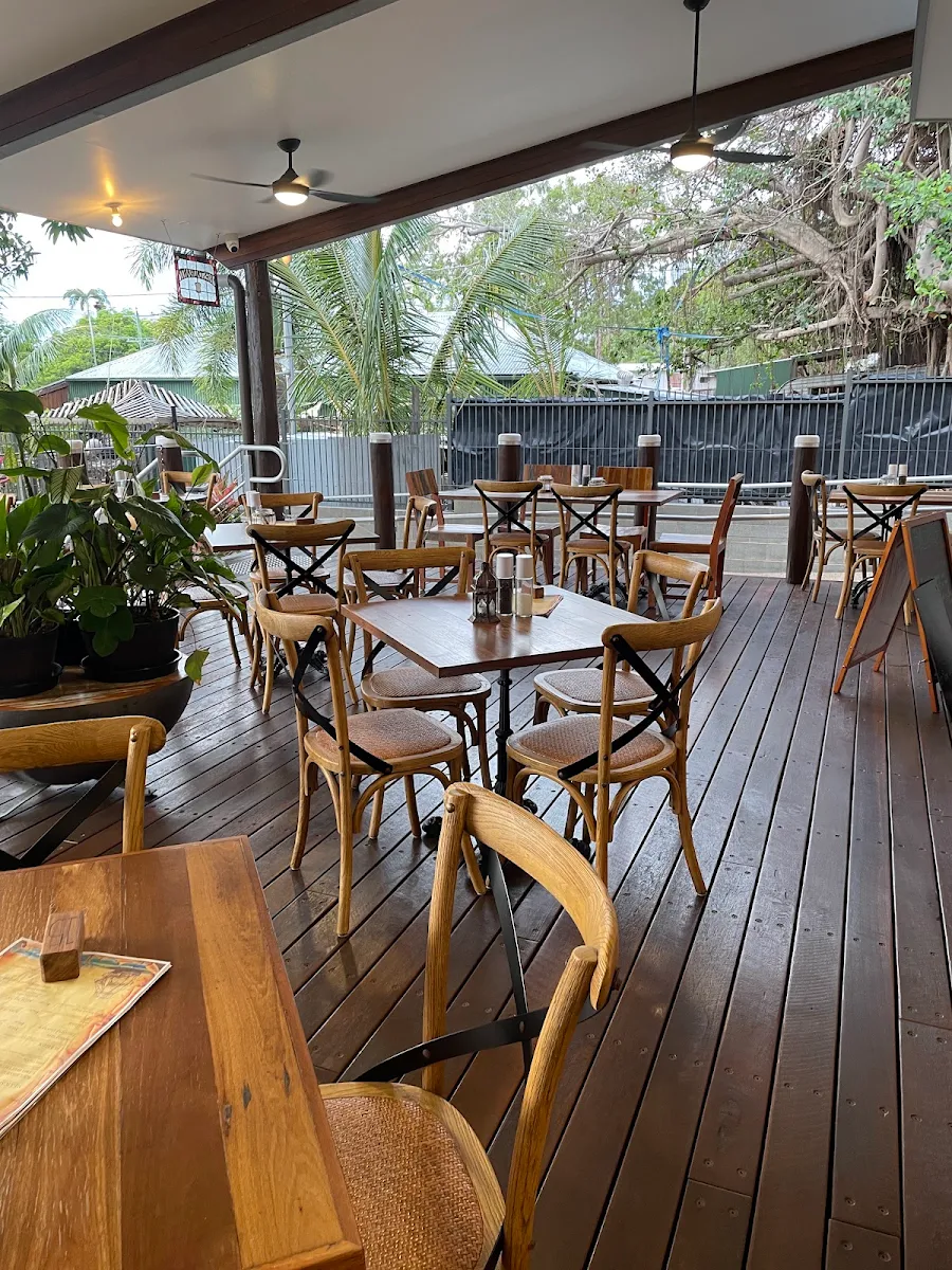 Vibe, Shipwreck Bar and Cafe