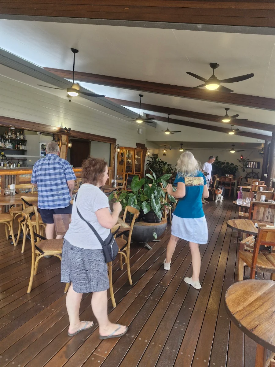 Vibe, Shipwreck Bar and Cafe