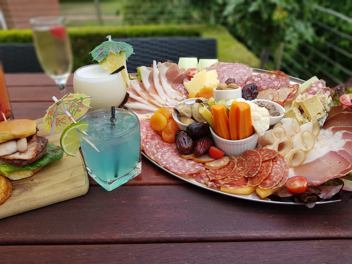Food & drink, Acacia Motor Lodge