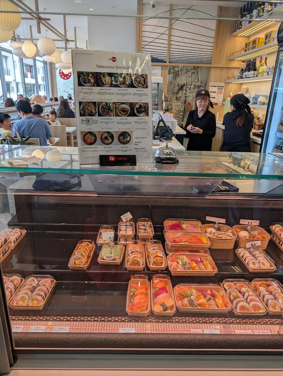 Vibe, Daimonji Sushi Bar & Grill