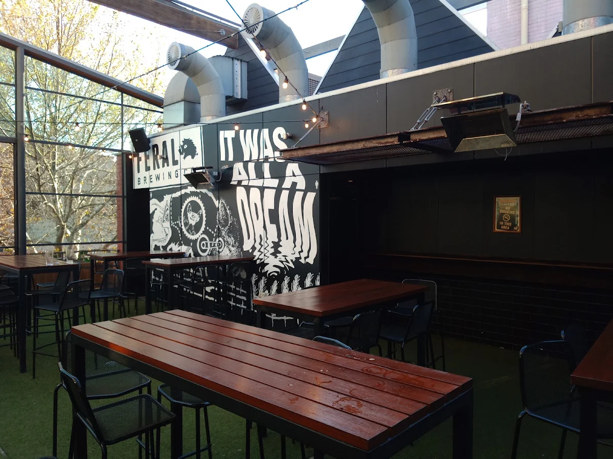 Vibe, Patriots Sports Bar