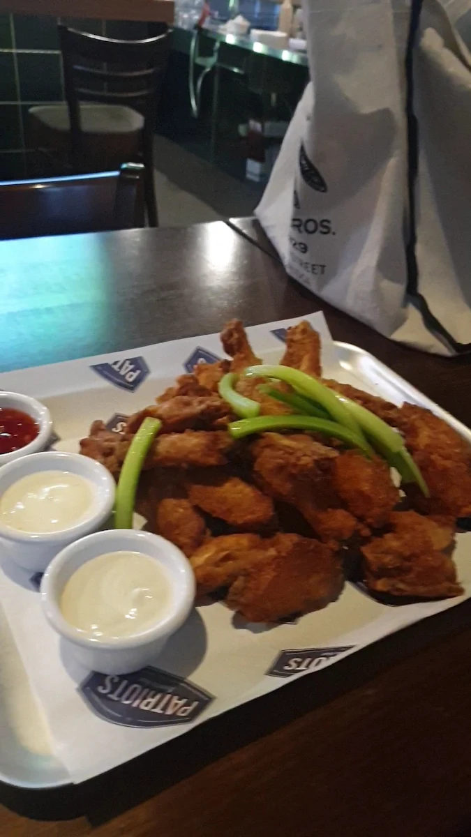 Vibe, Patriots Sports Bar