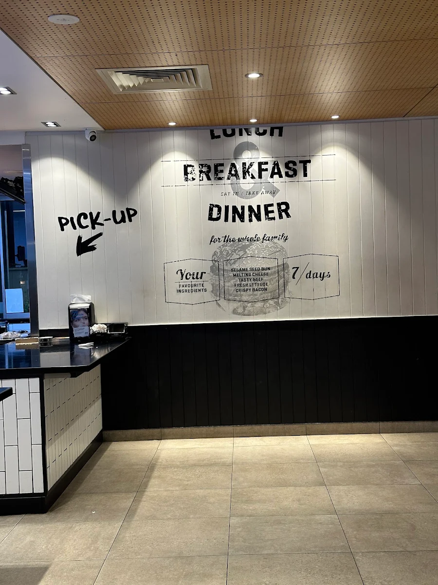 Menu, McDonald's Engadine