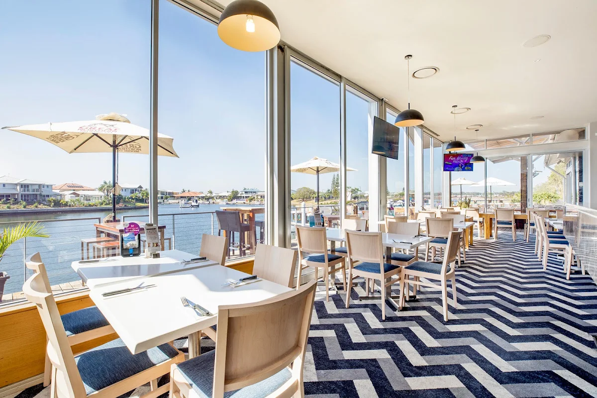 Vibe, Pelican Waters Tavern