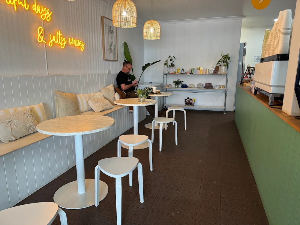 Vibe, Café 6044