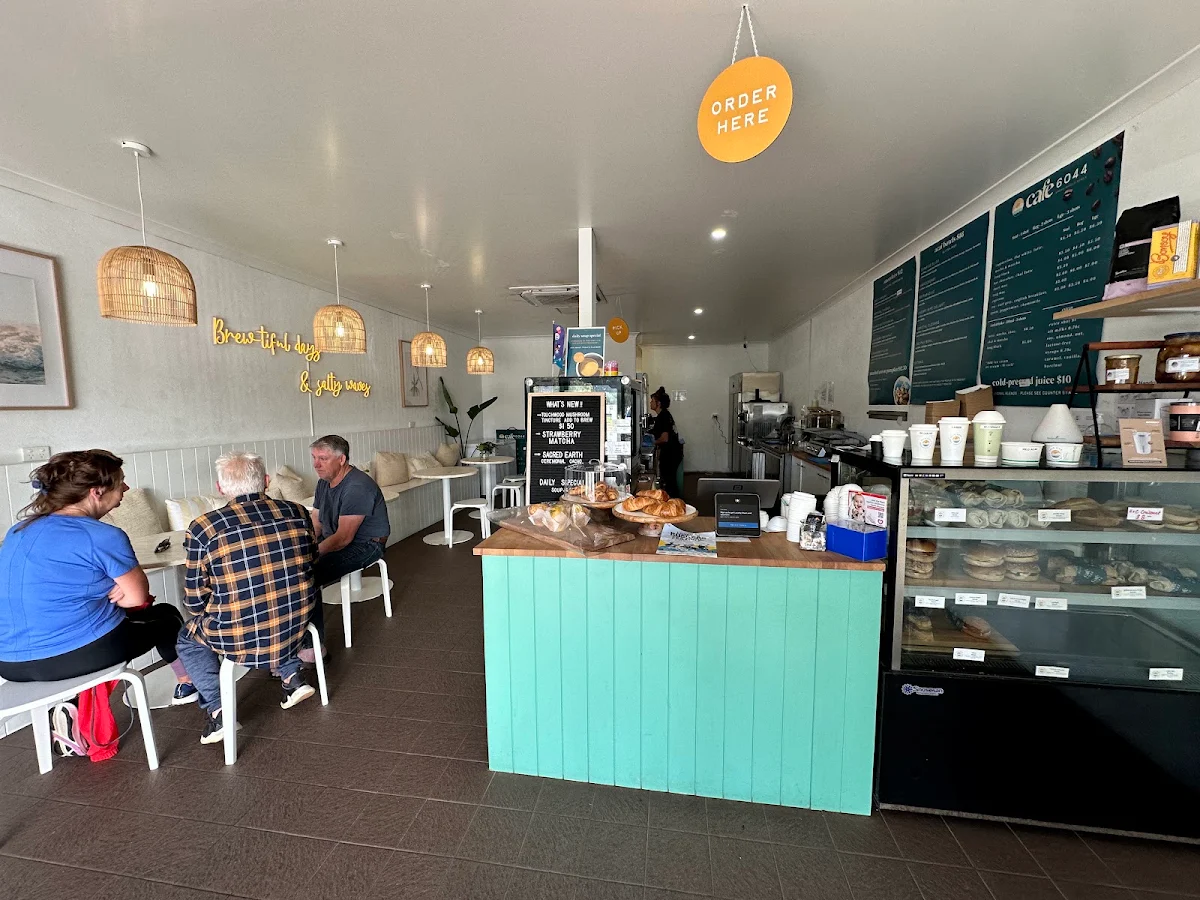 Vibe, Café 6044