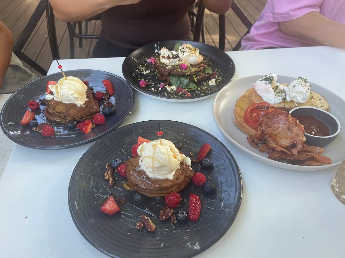 Food & drink, Laguna Airlie Beach