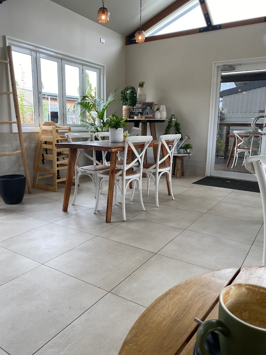 Vibe, Valerie's Sunroom