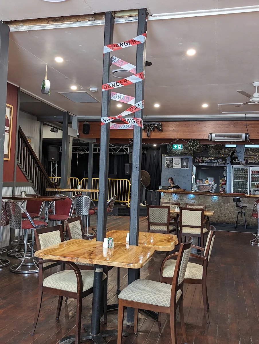 Vibe, Queenslander Hotel