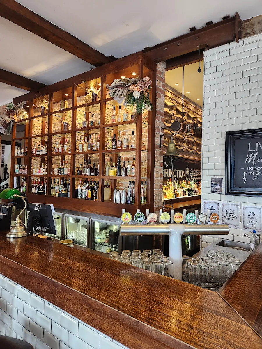 Vibe, Queenslander Hotel