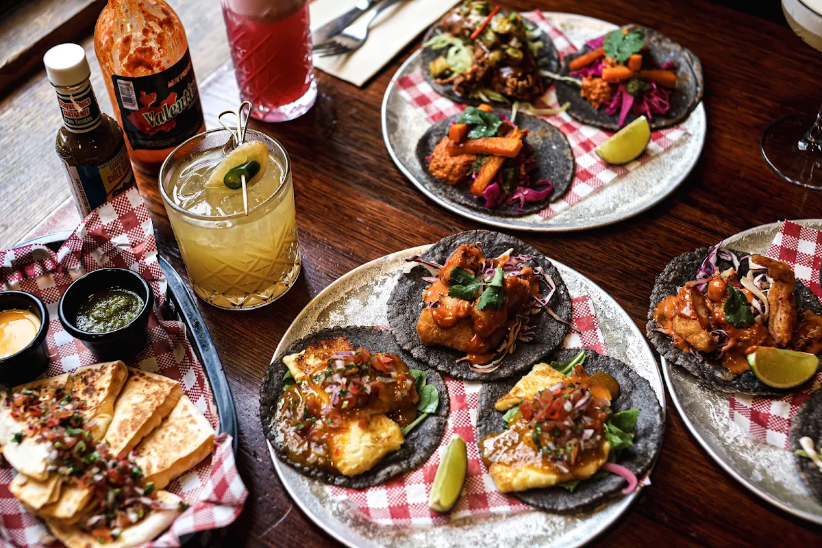 Food & drink, Grinners Dive Bar