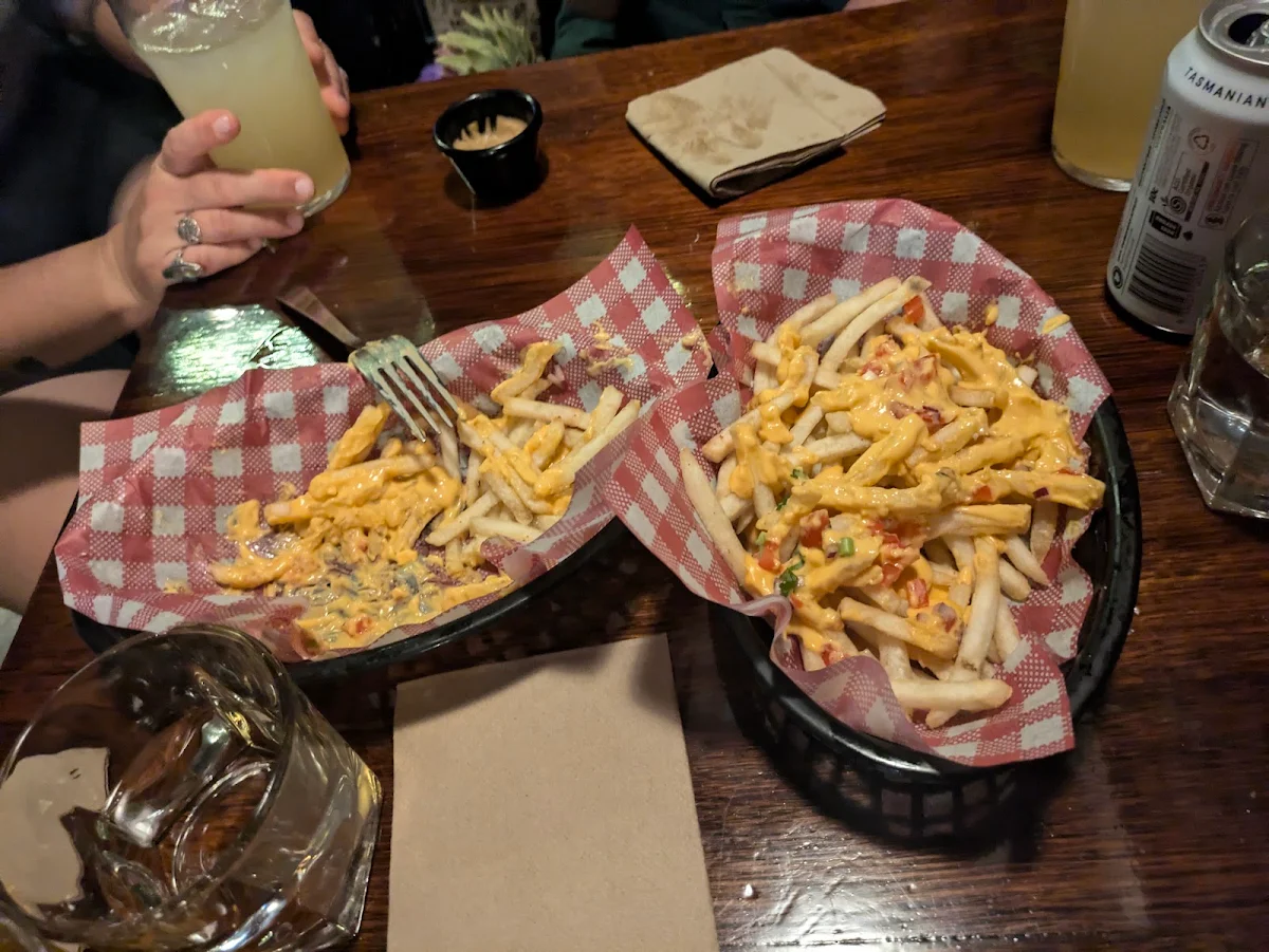 Food & drink, Grinners Dive Bar