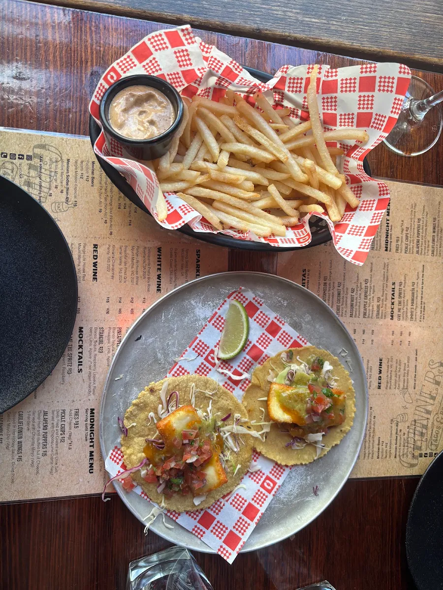 Food & drink, Grinners Dive Bar