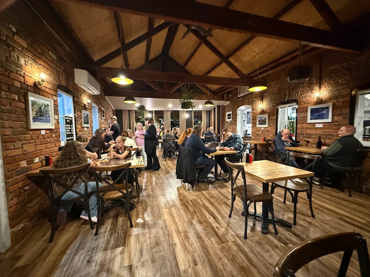 Vibe, Schnitty Bar