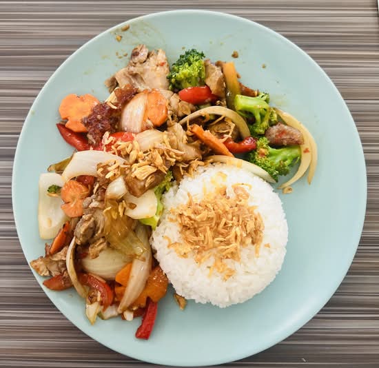 Stir Fried Chicken Chilli Lemongrass with Rice