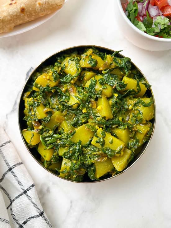 Aloo  Palak (V)🥔🌿🥬🥘