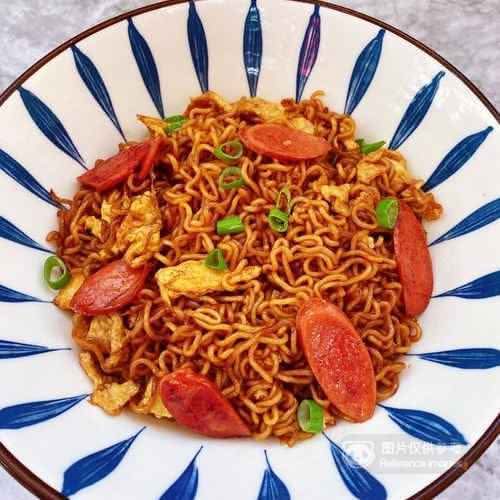 sausage fried noodles